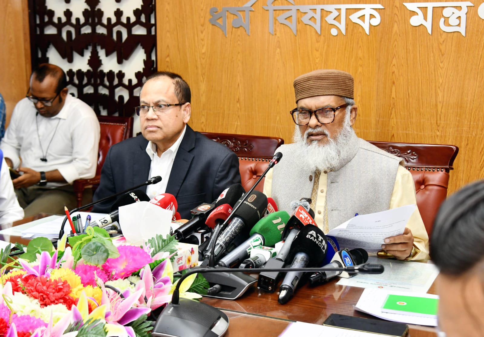 সরকারি ব্যবস্থাপনায় হজে যাওয়া ৪,৯৭৮ হাজীকে ৮.২৯ কোটি টাকা ফেরত দেয়া হবে: ধর্ম উপদেষ্টা